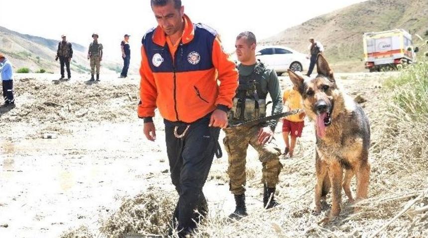 Sel Sularında Kaybolan Yunus Bebek 4. Gününde Helen Bulunamadı