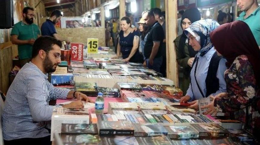 &Uuml;nl&uuml; Yazar Atakumlularla Buluştu