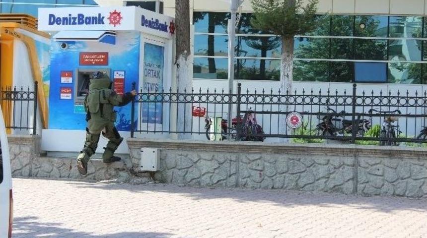 Patlatılan &Ccedil;antadan Kıyafetler &Ccedil;ıktı