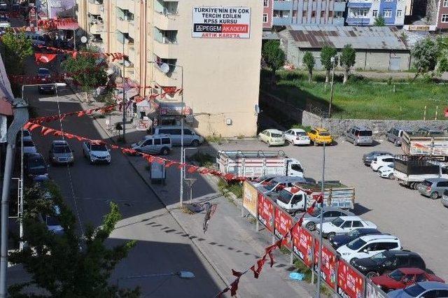 Kars Türk Bayrakları İle Donatıldı