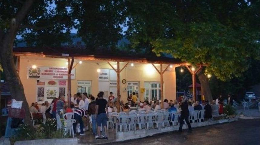 Bayırk&ouml;y&rsquo;de Sarmaşıklılar Derneğinden İftar