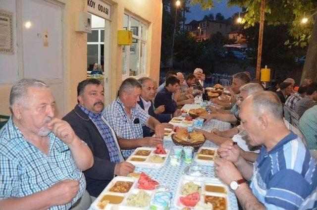 Bayırköy’de Sarmaşıklılar Derneğinden İftar