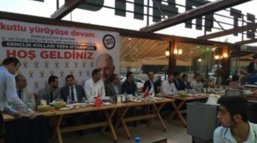 Ak Parti Vefa İftarında Kurucu Gen&ccedil;lik Kolları Başkanları İle Buluştu