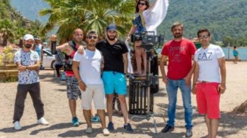 "yandan &Ccedil;arklı" Şarkıya 27 Sene Sonra Klip &Ccedil;ekildi