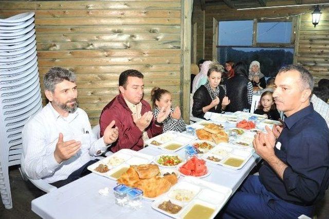 Bozüyüklü Hayırseverler ’verenel Derneği’ İftarında Buluştu