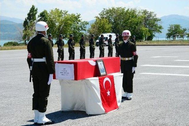 Şehit Olan Uzman Onbaşı Son Yolculuğuna Uğurlandı