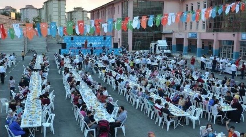 Yeşilyurt Belediyesi Meydan İftarı Toki&rsquo;de Kuruldu