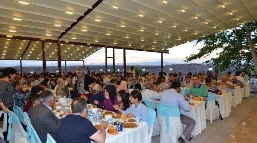 Başkan Polat, 82 Mahalle Temsilcileri Ve Ailelerine İftar Verdi