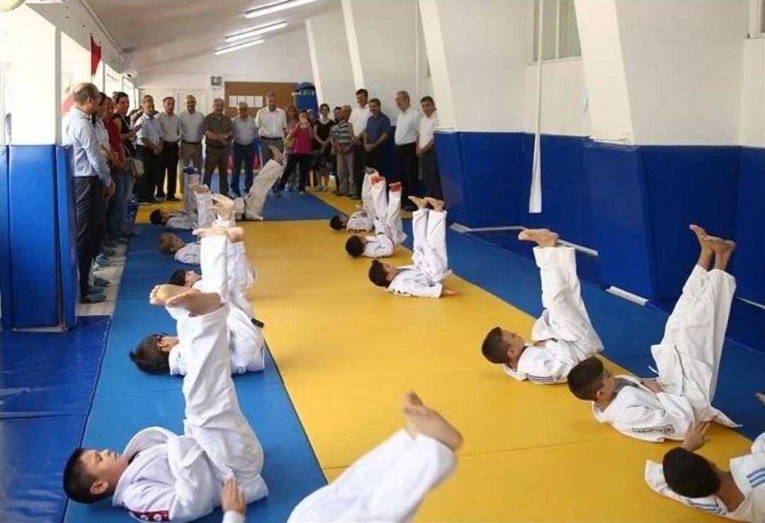 Trakya &Uuml;niversitesi&rsquo;nden Spor Tesisleri A&ccedil;ılışı