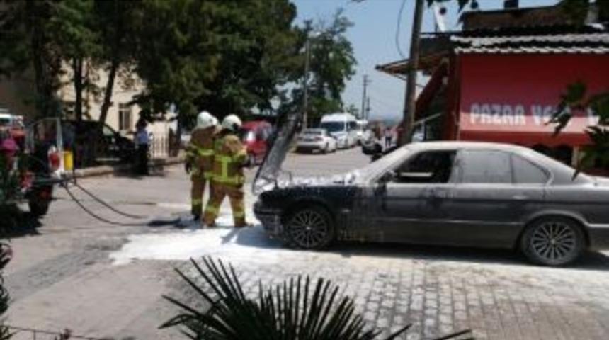 Seyir Halindeki Otomobil Alev Alev Yandı