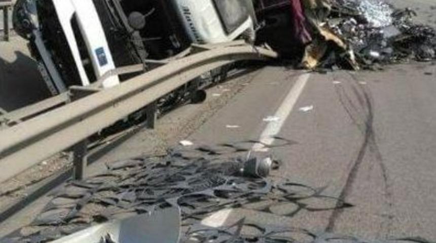 Devrilen Kamyon Bursa-istanbul Karayolunu Trafiğe Kapattı