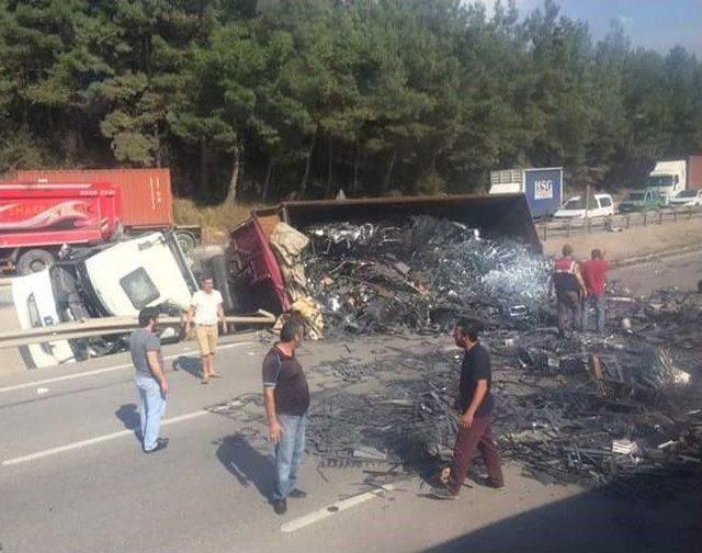 Devrilen Kamyon Bursa-istanbul Karayolunu Trafiğe Kapattı