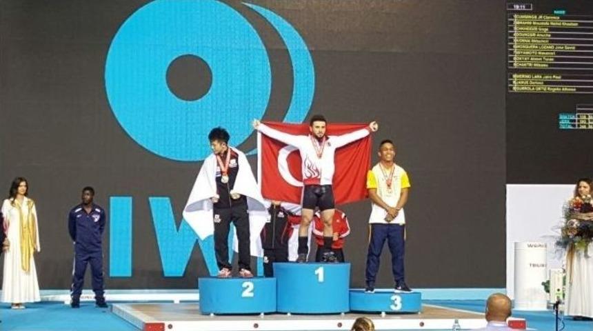 Halterde Altın Madalya