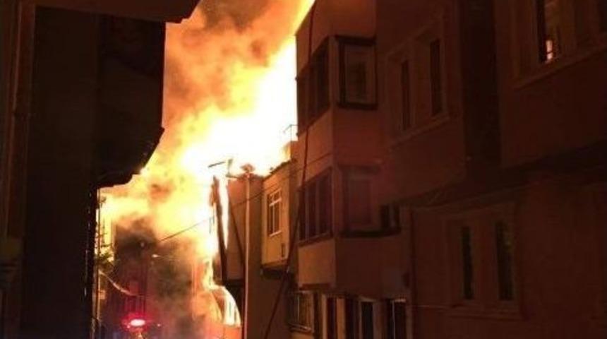 Tarihi Ev Alev Alev Yandı, Vatandaşlar Film Gibi İzledi