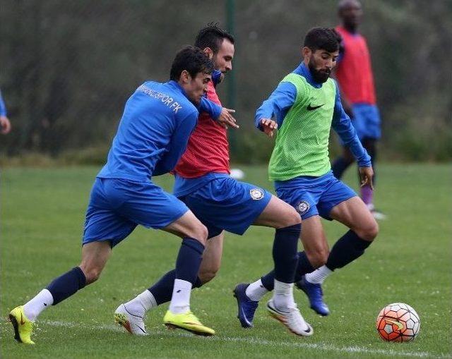 Osmanlıspor’un Yenileri Görücüye Çıkıyor