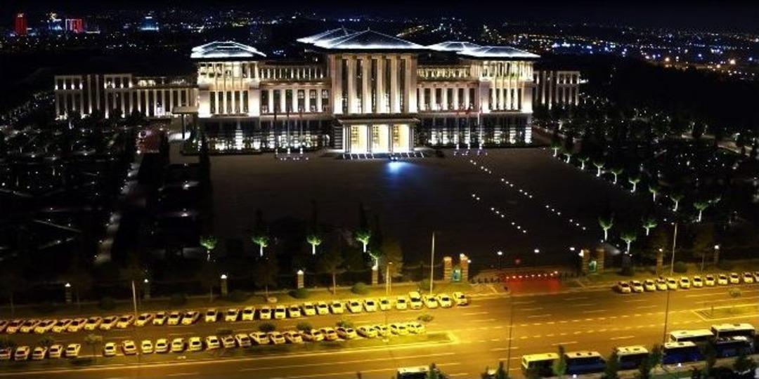 Cumhurbaşkanı Erdoğan, Esnaf Ve Vatandaşlar İle İftar Yaptı (2)