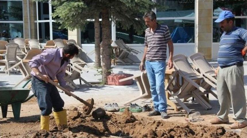Parklarda Yenileme &Ccedil;alışmaları S&uuml;r&uuml;yor