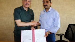 Başkan Gürlesin’den Kale’ye Araç Desteği