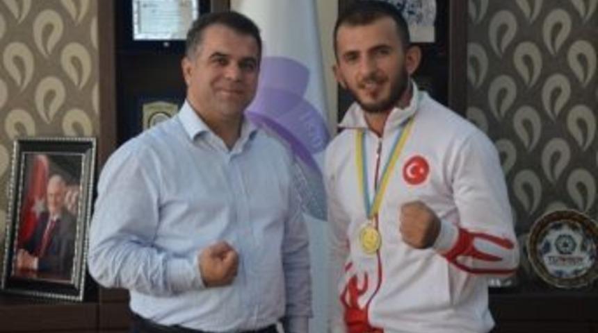 Ukrayna&rsquo;da Şampiyon Olan Khayal Abdullayev, Mutluluğunu Aksoy&rsquo;la Paylaştı