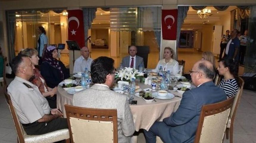 Vali &Ccedil;akacak, Şehit Aileleri Ve Gazilerle İftarda Buluştu