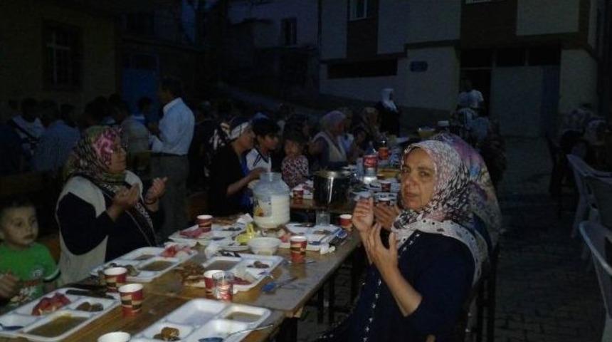 Kuruk&ouml;pr&uuml; Mahallesi&rsquo;nde İftar Coşkusu