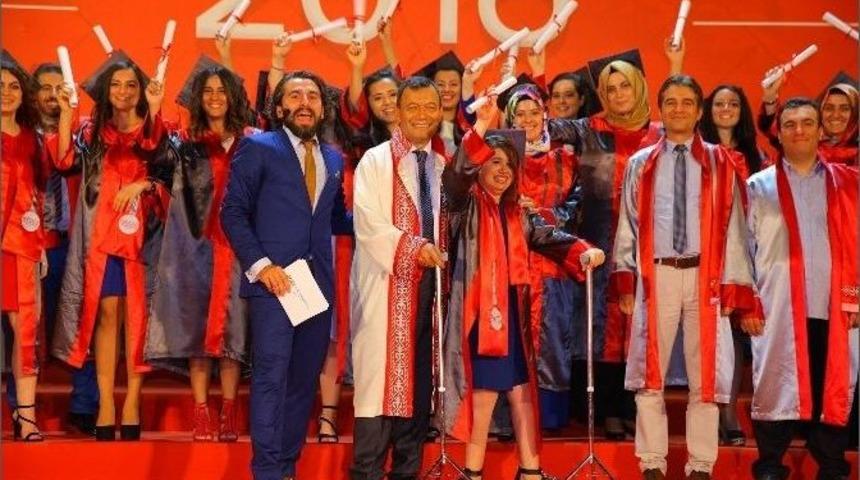 Azmin Zaferi: 8 Ameliyat, 4 Kitap