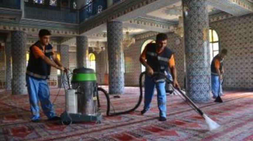 Ke&ccedil;i&ouml;ren&rsquo;de Camilere Ramazan Ayı Temizliği