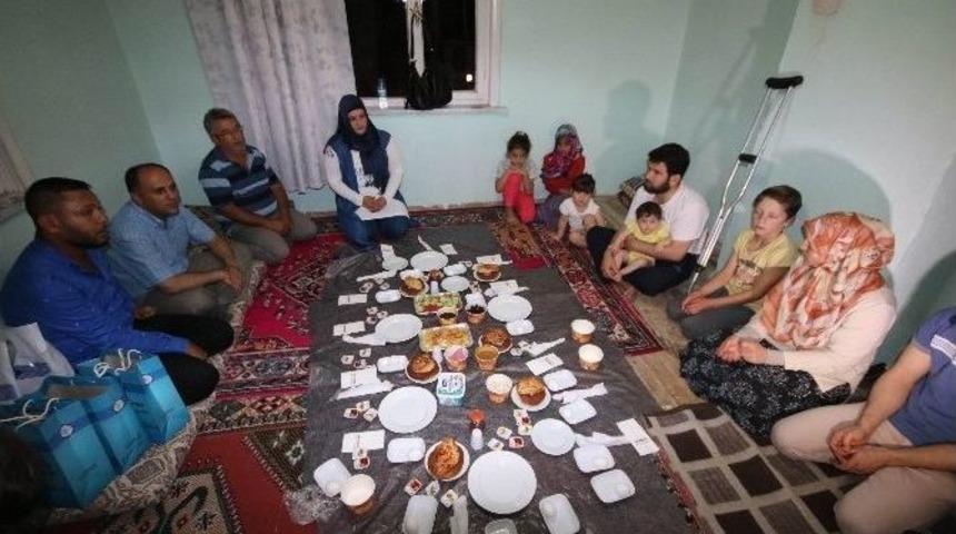 Başkan &Ouml;zaltun, Suriyeli Aileyle Sahur Yaptı