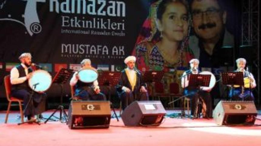 Ke&ccedil;i&ouml;ren&rsquo;de Kerk&uuml;k İlahiler Grubu Sahne Aldı