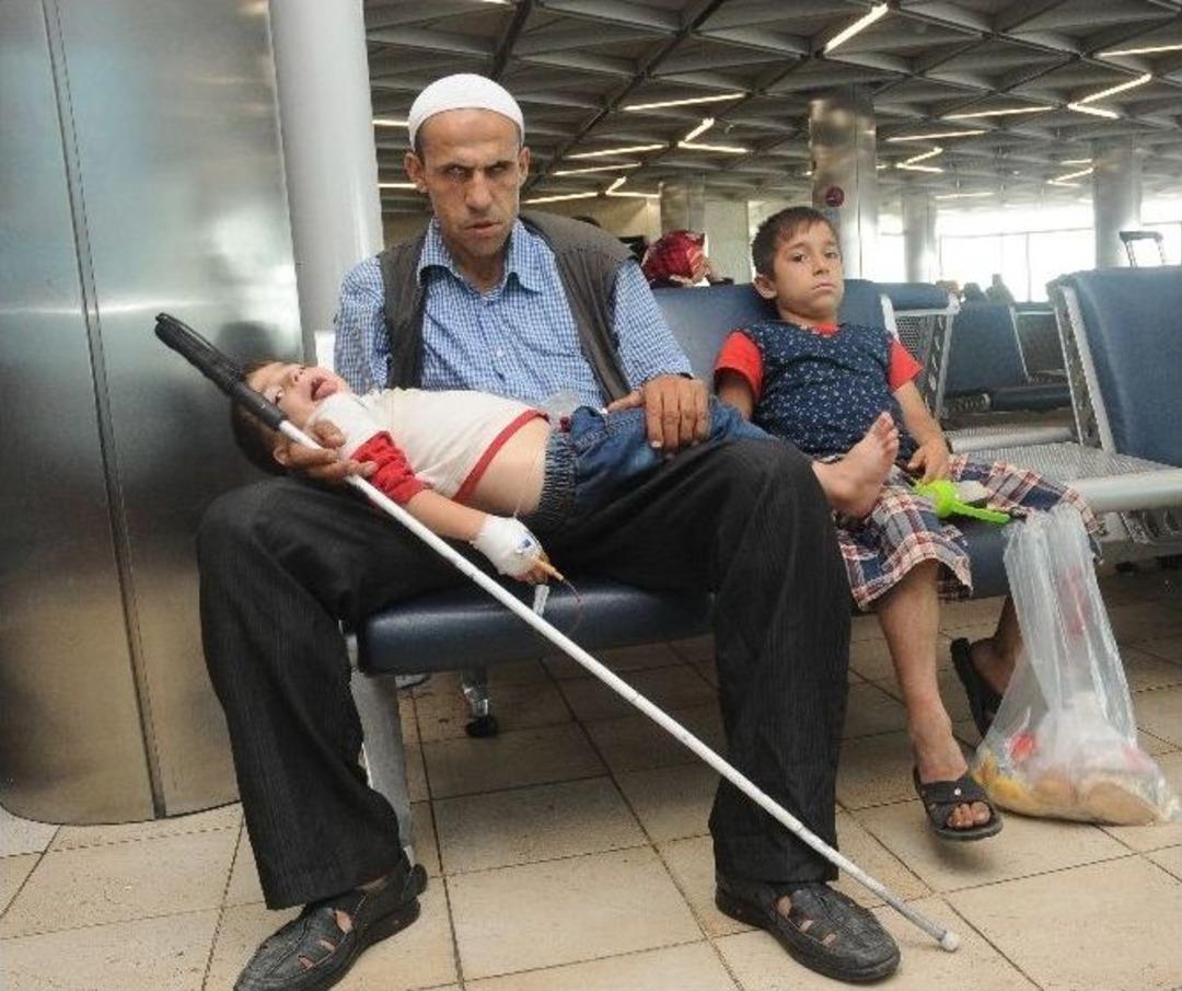 (&ouml;zel Haber) G&ouml;rme Engelli Baba Hasta &Ccedil;ocukları İ&ccedil;in Yaşam M&uuml;cadelesi Veriyor