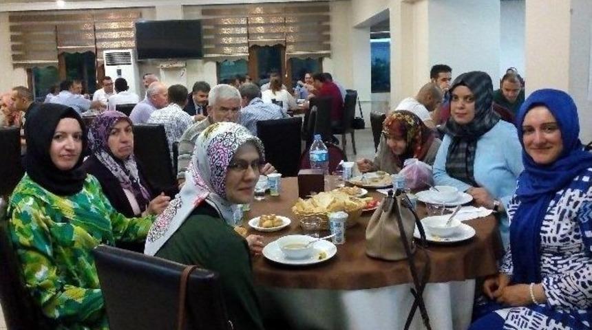 İhh&rsquo;dan Yetim &Ccedil;ocuklar Ve İhtiya&ccedil; Sahibi Aileler Yararına İftar Programı