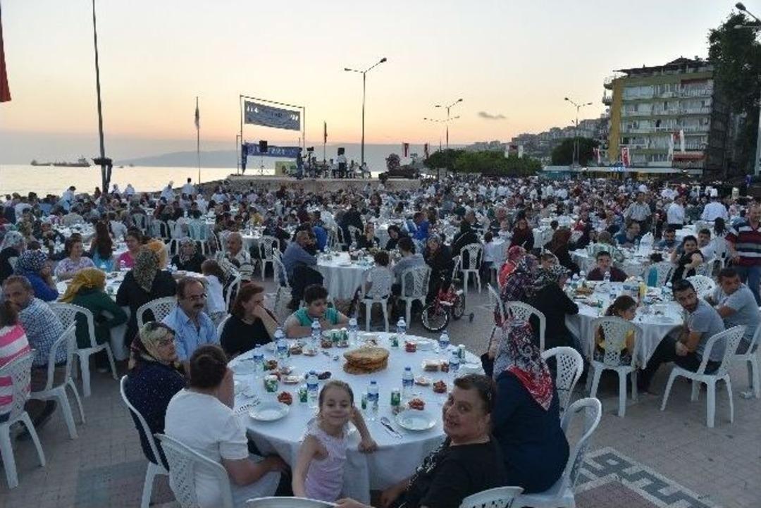 Gemlik Meydanı Denizle Buluşuyor