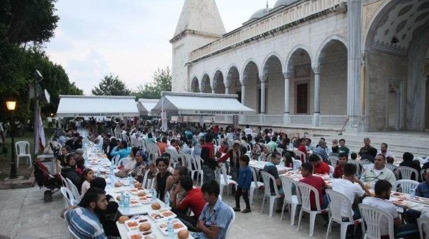B&uuml;y&uuml;kşehir&rsquo;den G&uuml;nde 4 Bin Kişiye İftar Yemeği