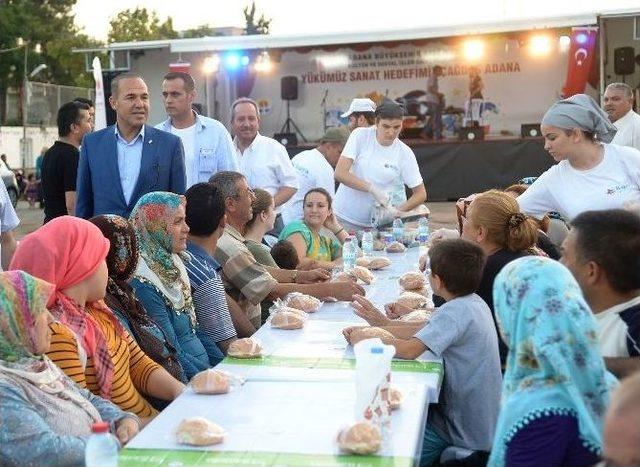 Büyükşehir’den Günde 4 Bin Kişiye İftar Yemeği