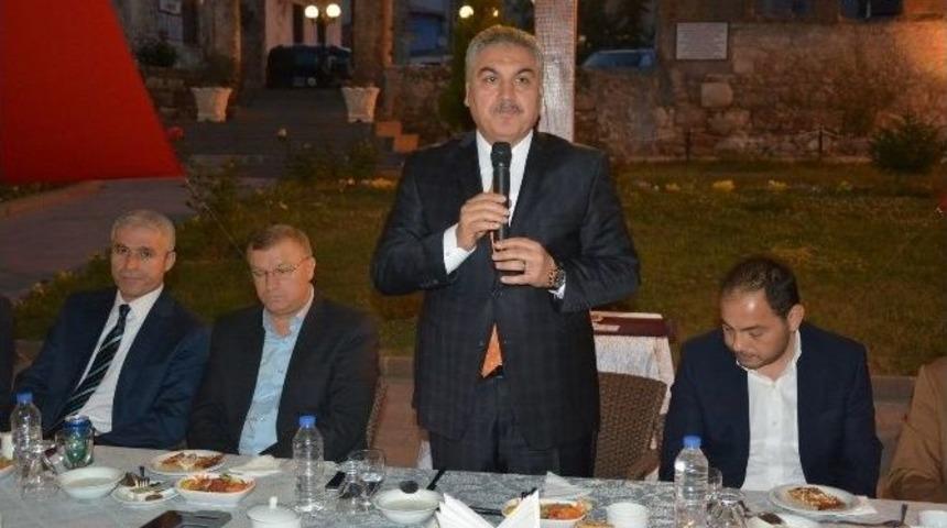 Uşak Valiliği Birlik Beraberlik Ve Kaynaşma İftarı Düzenledi