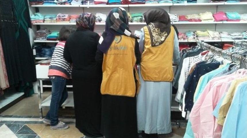 İyilik Der’den Tatvan’da Giyim Ve Gıda Yardımı