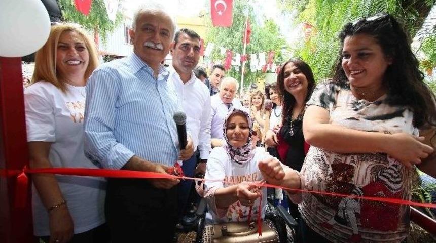 Bayraklı&rsquo;da &rsquo;engel&rsquo; Tanımayarak Sergi A&ccedil;tı