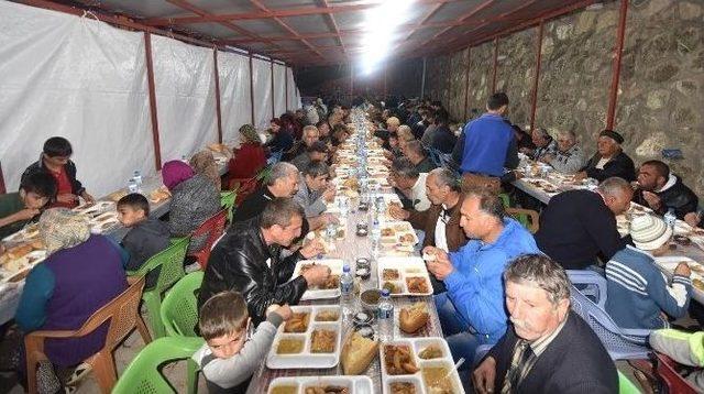 Konya Büyükşehir, Van Ve Ahlat’ta Kardeşlik Sofraları Kuruyor