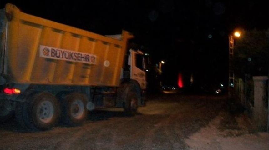 Sahura Kadar Yol &Ccedil;alışmaları S&uuml;r&uuml;yor