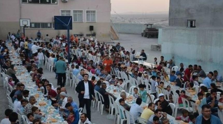 Birecik Belediyesinden Her Mahalleye İftar