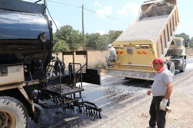 Büyükşehir Yuntdağı’nda Yolları Asfaltlıyor