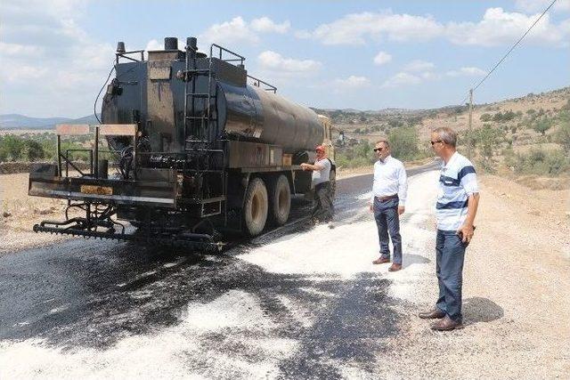 Büyükşehir Yuntdağı’nda Yolları Asfaltlıyor