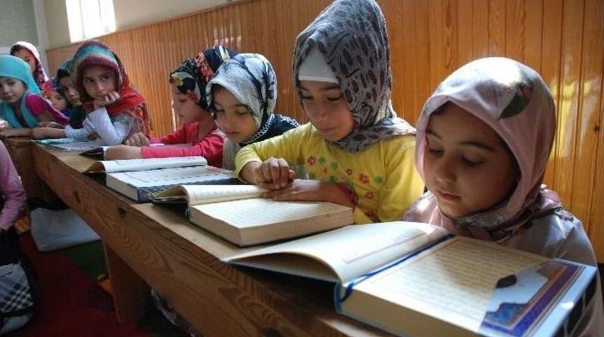 T&uuml;rkiye Rekorunu Elinde Bulunduran Camide Eğitimci Sıkıntısı