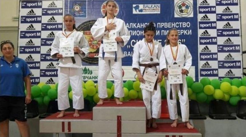 Kağıtsporlu Judoculardan 2 Altın 1 G&uuml;m&uuml;ş Madalya