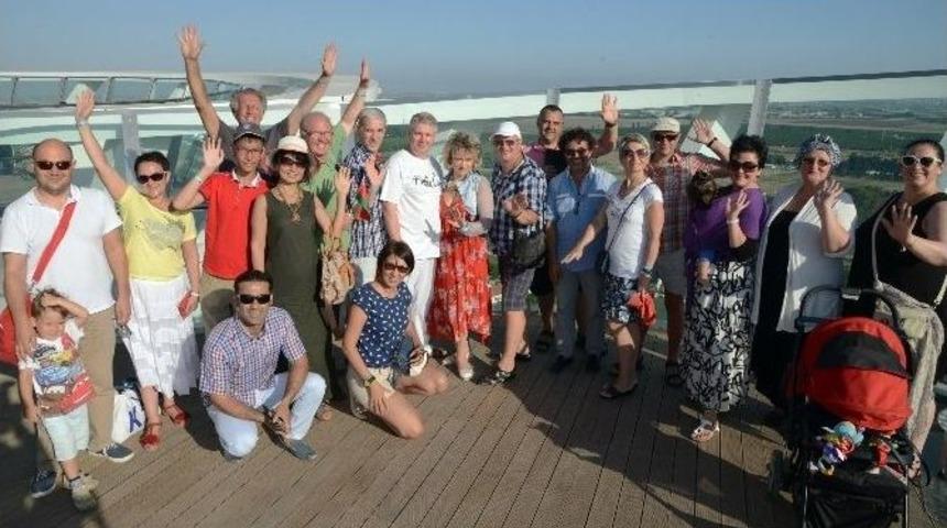 Kristal Kale Festivali&rsquo;ne Gelen Oyuncular Expo 2016&rsquo;yı Gezdi