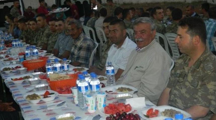 Şehit Babasından Askerlere İftar