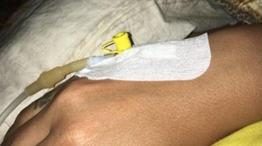 Demet Akalın Yatağa D&uuml;şt&uuml;