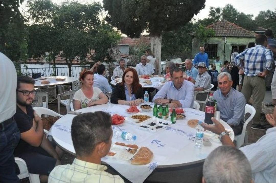 Geleneksel Ramazan Sofraları &Uuml;&ccedil;kabağa&ccedil; Mahallesinde Kuruldu