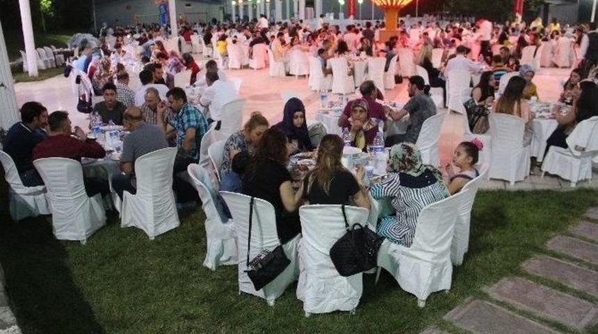 Medical Park Ailesi Ve Down Sendromlularla Buluştu