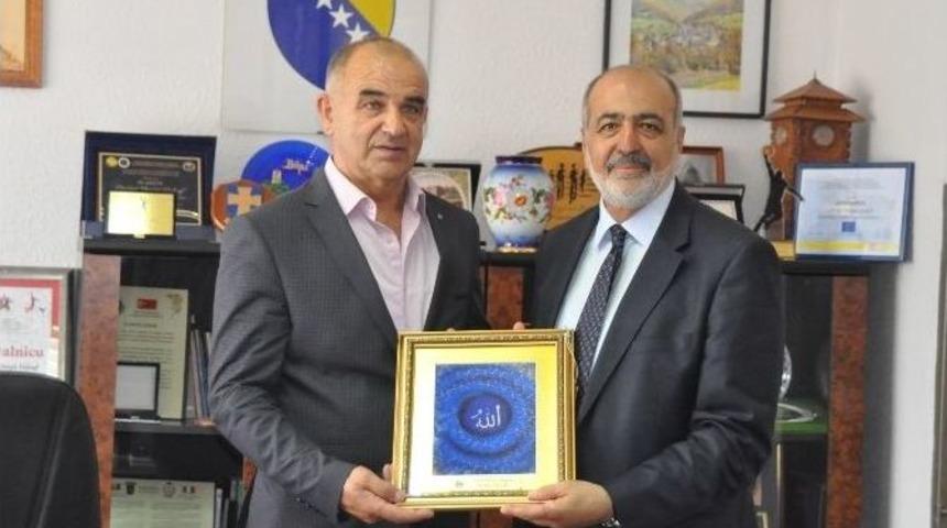 Bosnalı İhtiya&ccedil; Sahiplerine Erzak Yardımı